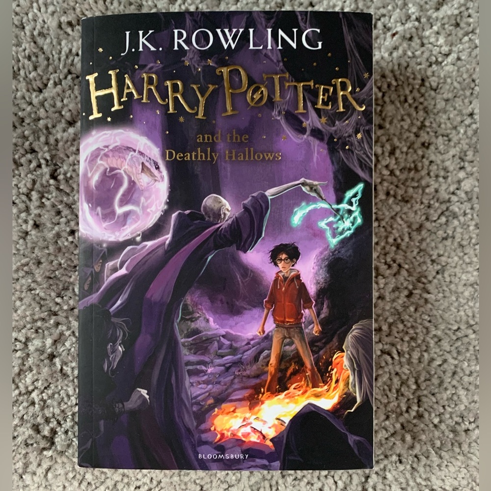 Harry Potter and The Deathly Hallows (Book 7)